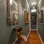 Portuguese Charm In Лісабон