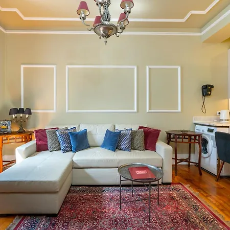 Portuguese Charm In Лісабон